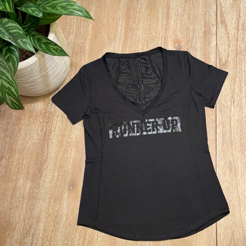 Lululemon Runner Up Short Sleeve Tee Size 8 - Picture 2 of 7